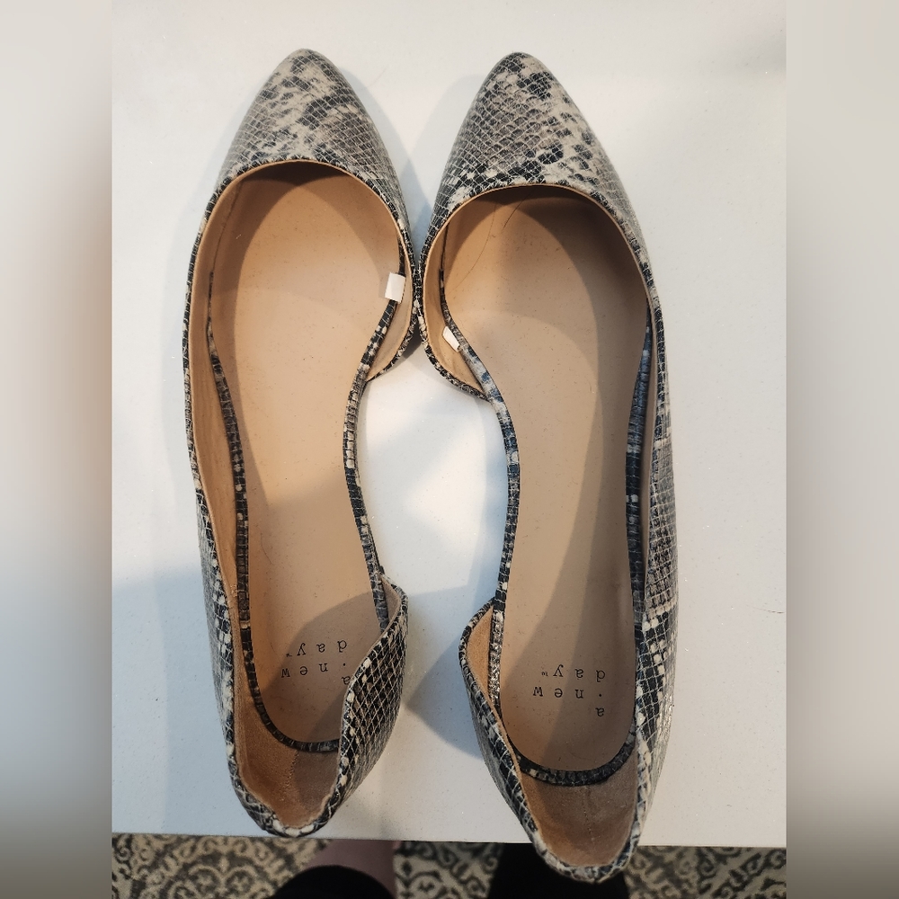 Snakeskin flats